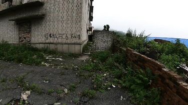 Экстремальная русская телка сосет в заброшке на экскурсии в Чернобыле