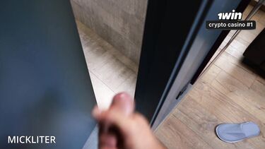 Русский брат ебет сестру: Подглядывание за сводной сестрой в ванной закончилось пенным инцестом