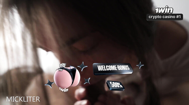 Парень геймер трахает раком сексуальную подругу вместо похода на тренировку