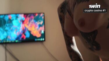 Спонтанный секс от первого лица с красивой татуированной сестрой жены