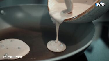 Горячий утренний трах на кухне вместо завтрака