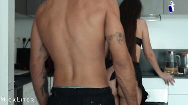 Горячий утренний трах на кухне вместо завтрака