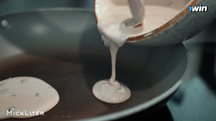 Горячий утренний трах на кухне вместо завтрака