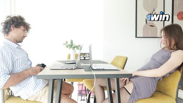 В платье: Соблазнение айтишника на страстный секс от сексуальной соседки