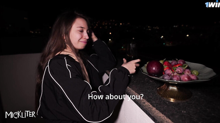 Отсос на балконе на романтическом свидании под звездным небом