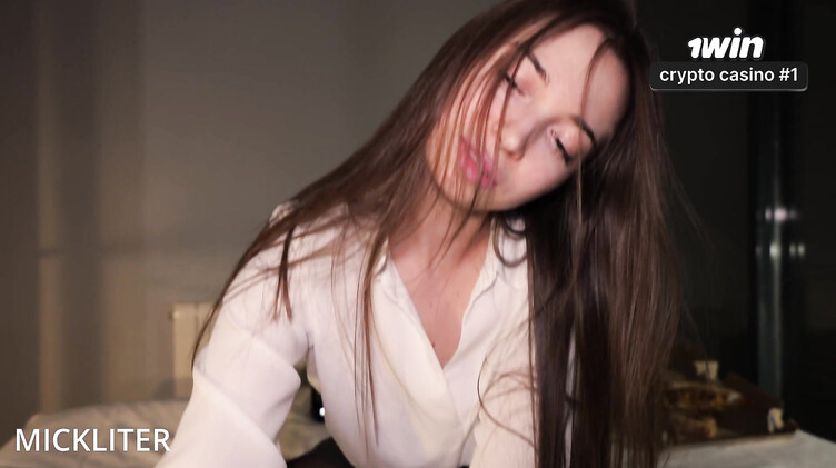 Русская в лифчике: Жестко выебал горячую соседку после работы в пятницу