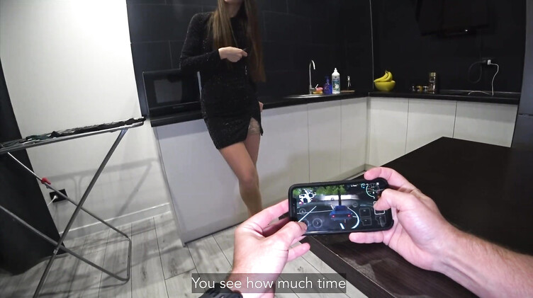 Муж встречает жену с ночного клуба аналом в презервативе на кухонном столе