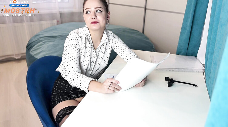 Секретарши: Директор наказывает секретаршу раком и кончает на анус за банкротство