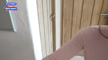 Попросила спрятать ее от полиции и взамен отплатила сексом