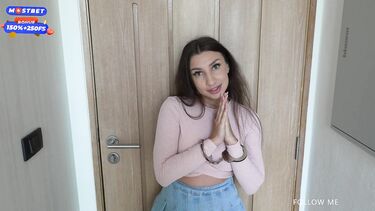 Попросила спрятать ее от полиции и взамен отплатила сексом