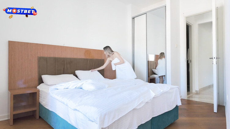 Соблазнила на трах пасынка, притулившись к члену жопой