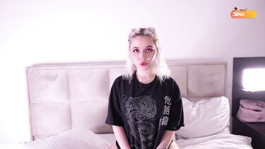 Сводная сестра проспала свидание с парнем и трахнула брата