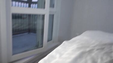 Клиент ебет девушку сантехника с закинутыми за голову ногами