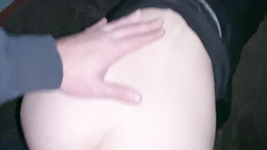 Экстремальный анальный секс в подъезде с девушкой в кожаной куртке