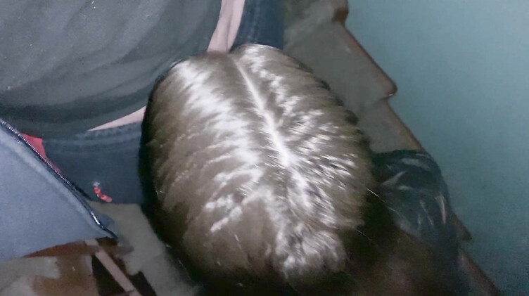 Экстремальный анальный секс в подъезде с девушкой в кожаной куртке