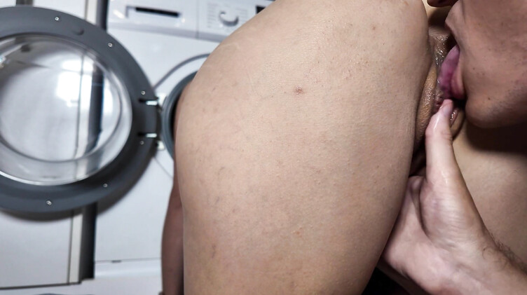 Отлизал и трахнул до кремпая застрявшую в стиралке мачеху