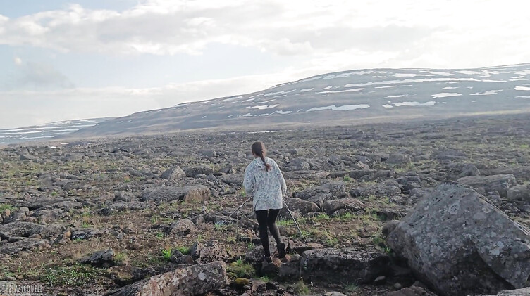 thelazycouple: Туристка отсасывает член в горах в палатке и глотает сперму