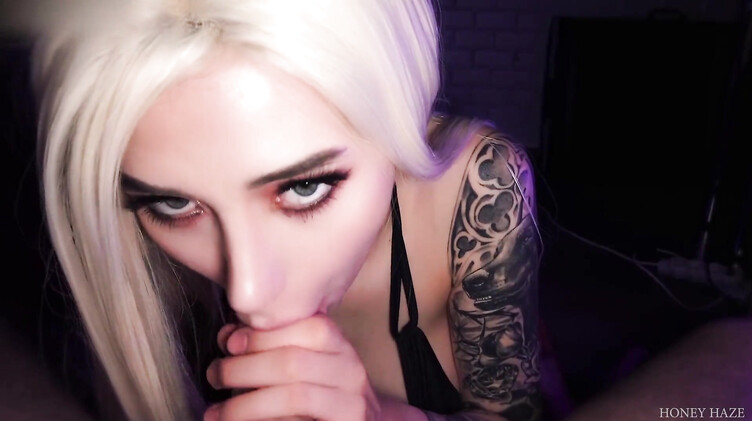 Honey Haze RAW: Нашел точку G и довел до сквирта сосалку с макияжем