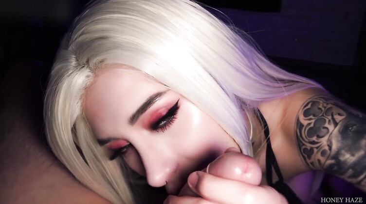 Нашел точку G и довел до сквирта сосалку с макияжем