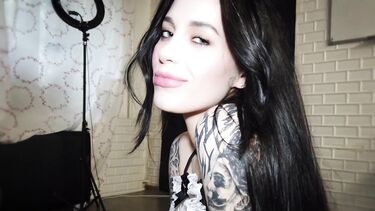 Начали с нежного минета, закончили трахом в горло и в жопу