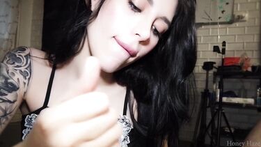 Начали с нежного минета, закончили трахом в горло и в жопу