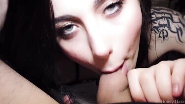 Начали с нежного минета, закончили трахом в горло и в жопу