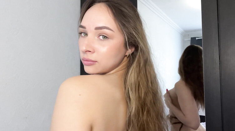 Русская строчит сочный минет в нижнем белье с доступом