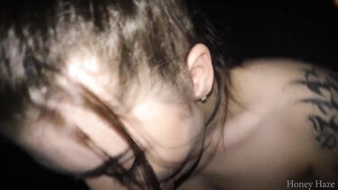 Красивая соседка сосет член и лижет яйца во время просмотра фильма