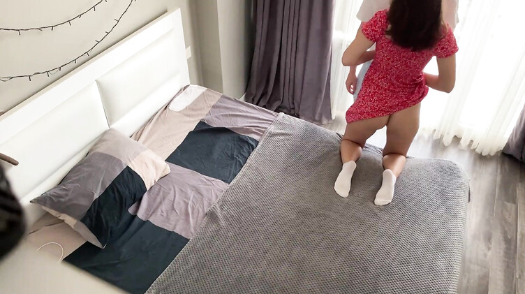 Неверная русская жена попалась на скрытую камеру на члене любовника