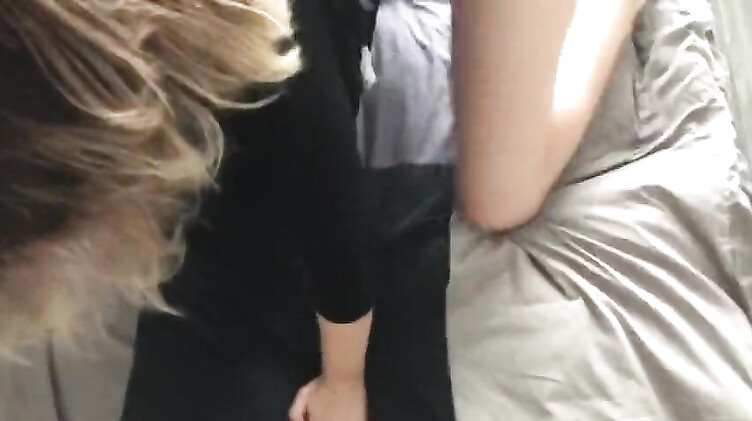 Служанки: Молчаливая горничная без трусиков трахается в спальне с работодателем