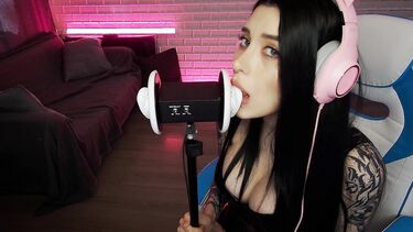 Чарующие звуки нежного минета от красивой АСМР модели с длинными волосами