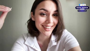 Парень забрызгал спермой лицо своей девушки после секса в спальне