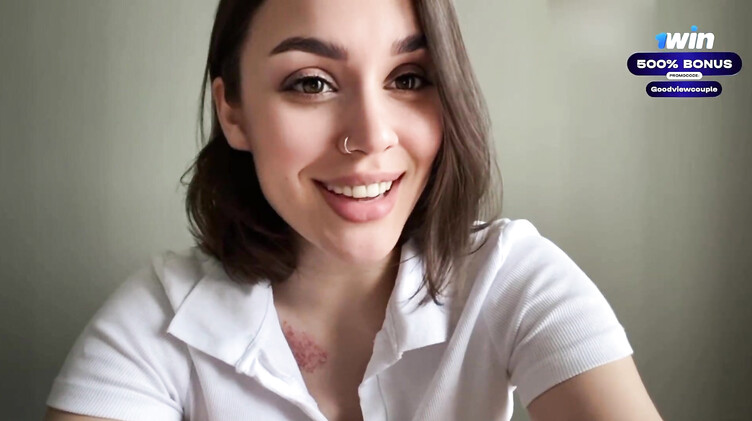 Парень забрызгал спермой лицо своей девушки после секса в спальне