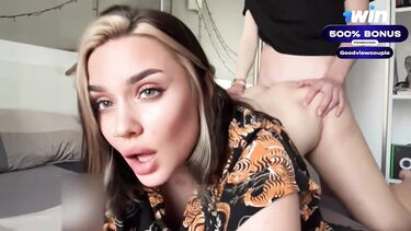 Красивая девушка после расставания с парнем занялась сексом со сводным братом