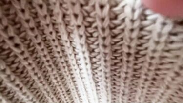 Строчит минет перед зеркалом и ебет парня сверху