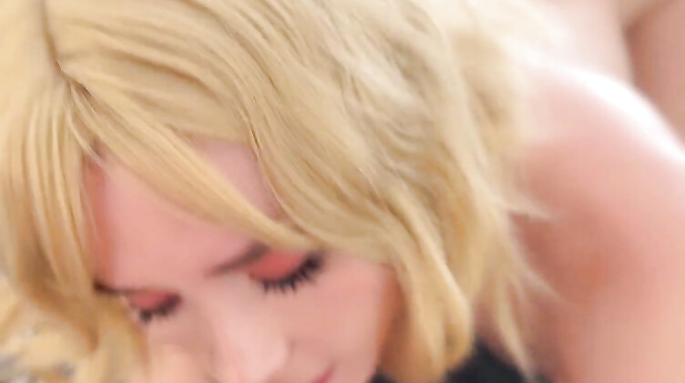 Фитоняшки: Голая спортсменка сосет и трахается на тренажерах