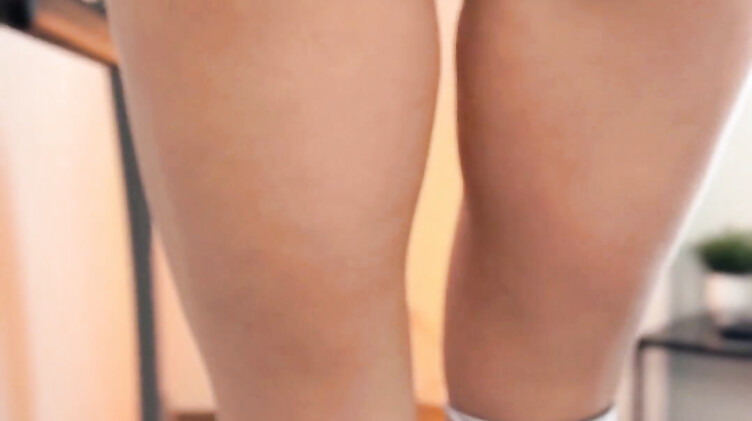 Большие сиськи: Голая спортсменка сосет и трахается на тренажерах