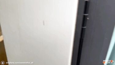 Одинокая домохозяйка с большой жопой трахается с чистильщиком бассейнов