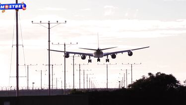 Привел попутчицу из самолета в отель и грубо трахнул