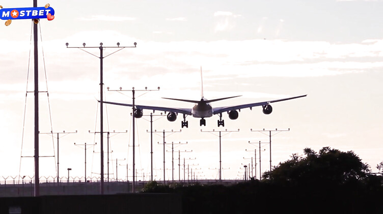 Прелюдия: Привел попутчицу из самолета в отель и грубо трахнул