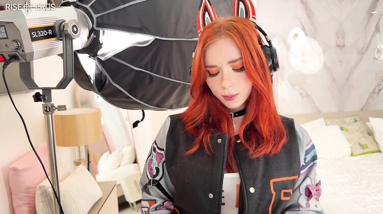 Курьер заменил порноактера и жестко отодрал рыжую Свити Фокс в наручниках