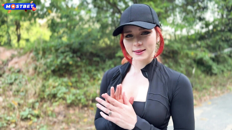 Сисястые любительницы: Выебал после утренней пробежки девку с трусиками во рту