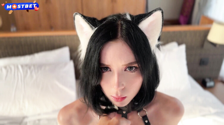 БДСМ ебля со связанной Свити Фокс в наручниках