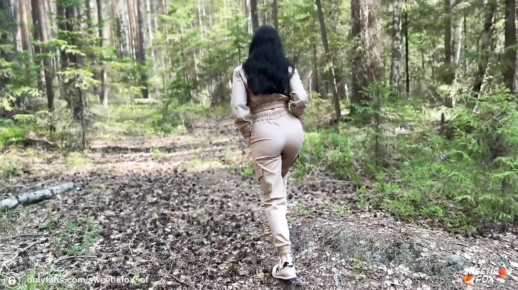 Брюнетки: Качок отодрал незнакомку на бревне в лесу