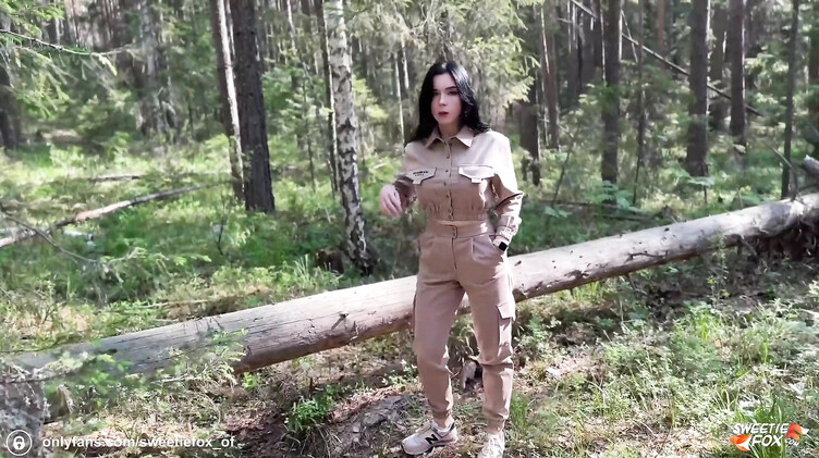 Качок отодрал незнакомку на бревне в лесу