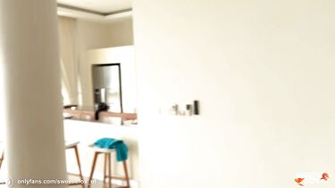 Рыжая инспекторша проводит осмотр члена владельца массажного салона