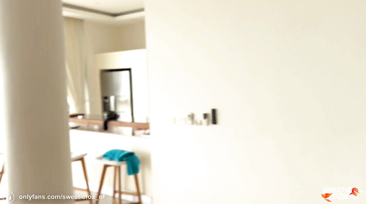 Рыжая инспекторша проводит осмотр члена владельца массажного салона