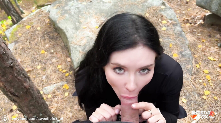 Давится хуем и спермой после перепихона в лесу