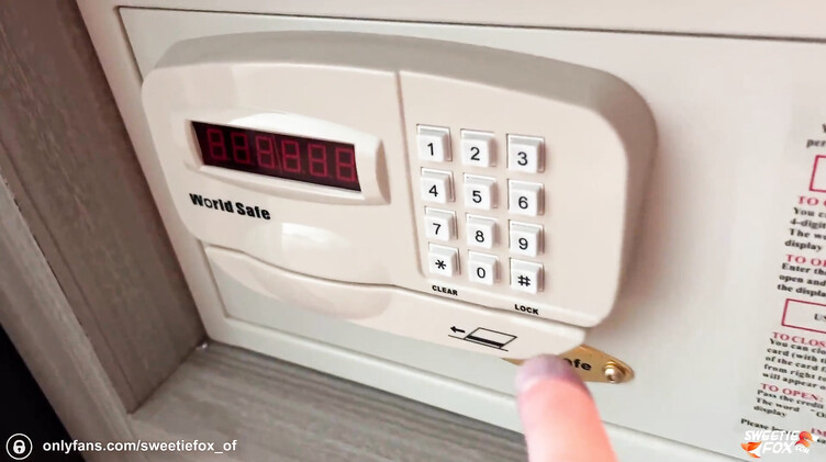 Связала вора и анально отдалась после скачек на лице