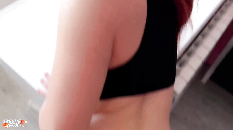 Глубокий минет без рук от рыжей Свитти Фокс в джинсах